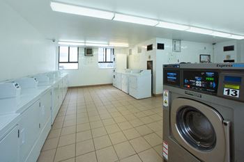 190 Cityview in Brampton, ON on-site laundry facility